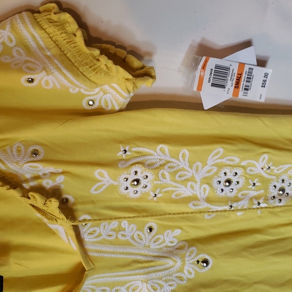 NWT Yellow & White Embellished & Embroidered Top Size Small Tee - Picture 6 of 10